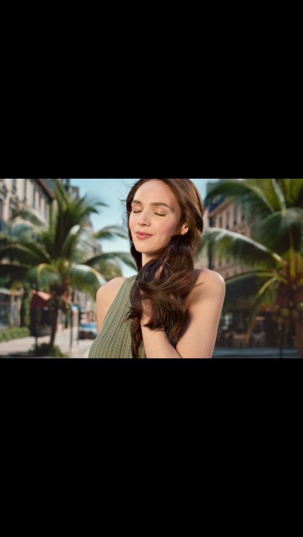 An immersive journey directed by @yasminasolanes our last work for @herbalessencesuk where nature blooms through the city and freshness transforms every corner 🍃

Thanks for your trust 
@lupobenatti 
@wpp_production_